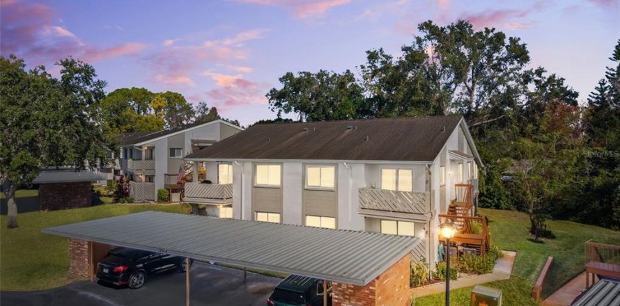 Condominio en Hudson, Florida, 2 dormitorios № 2092260