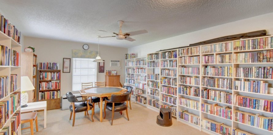 House in Boynton Beach, Florida 2 bedrooms, 115.01 sq.m. № 1217397