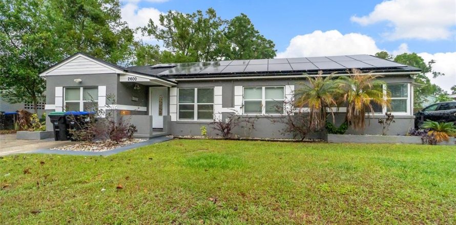 House in Winter Park, Florida 6 bedrooms, 292.18 sq.m. № 2115557