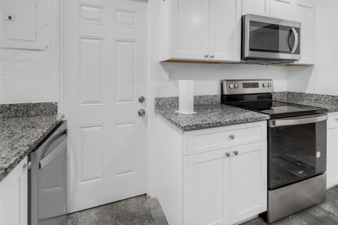 House in Winter Park, Florida 6 bedrooms, 292.18 sq.m. № 2115557 - photo 8
