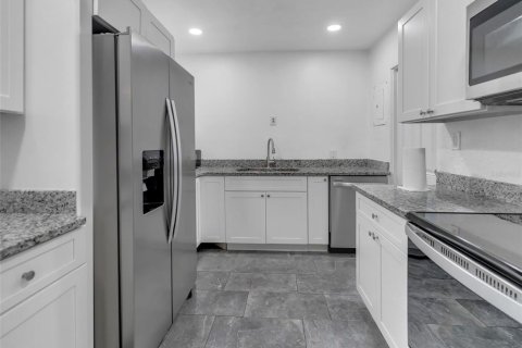 House in Winter Park, Florida 6 bedrooms, 292.18 sq.m. № 2115557 - photo 7