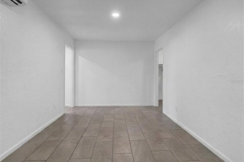 House in Winter Park, Florida 6 bedrooms, 292.18 sq.m. № 2115557 - photo 15