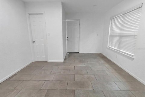 House in Winter Park, Florida 6 bedrooms, 292.18 sq.m. № 2115557 - photo 12