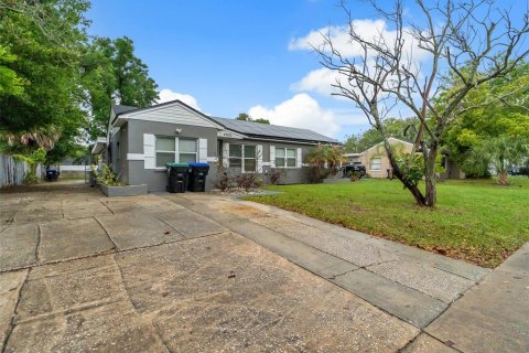 House in Winter Park, Florida 6 bedrooms, 292.18 sq.m. № 2115557 - photo 6