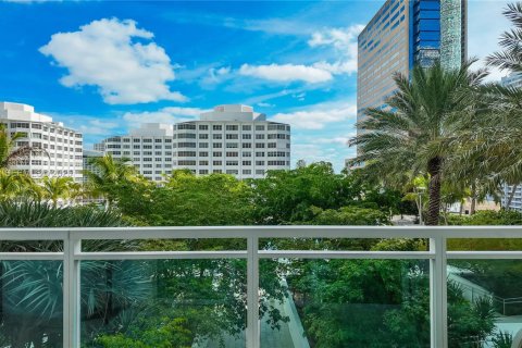 Кондоминиум с 2 спальнями в Майами, Флорида № 2039614