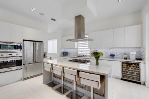 Villa ou maison à vendre à Doral, Floride: 5 chambres, 429.95 m2 № 1935772 - photo 12