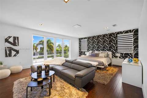House in Doral, Florida 5 bedrooms, 429.95 sq.m. № 1935772 - photo 25