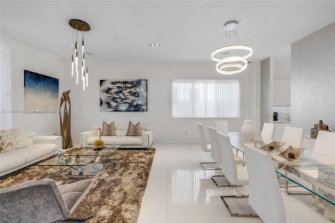 House in Doral, Florida 5 bedrooms, 429.95 sq.m. № 1935772 - photo 5