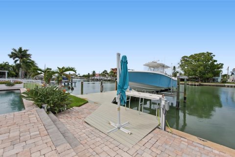 Villa ou maison à vendre à Madeira Beach, Floride: 3 chambres, 203.83 m2 № 2398821 - photo 23