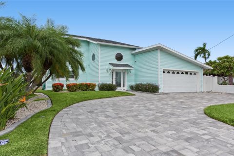 Villa ou maison à Madeira Beach, Floride 3 chambres, 203.83 m2 № 2398821