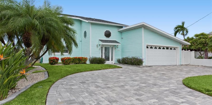 Villa ou maison à Madeira Beach, Floride 3 chambres, 203.83 m2 № 2398821