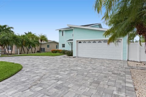 Villa ou maison à vendre à Madeira Beach, Floride: 3 chambres, 203.83 m2 № 2398821 - photo 3