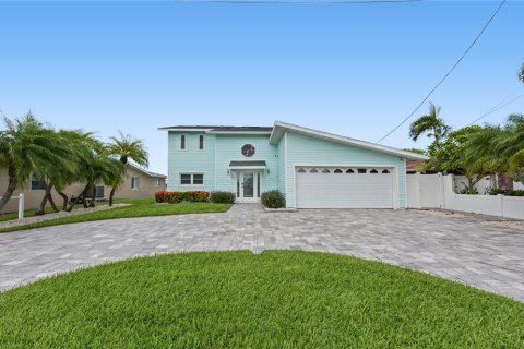Villa ou maison à vendre à Madeira Beach, Floride: 3 chambres, 203.83 m2 № 2398821 - photo 4
