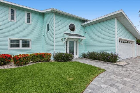 Villa ou maison à vendre à Madeira Beach, Floride: 3 chambres, 203.83 m2 № 2398821 - photo 2
