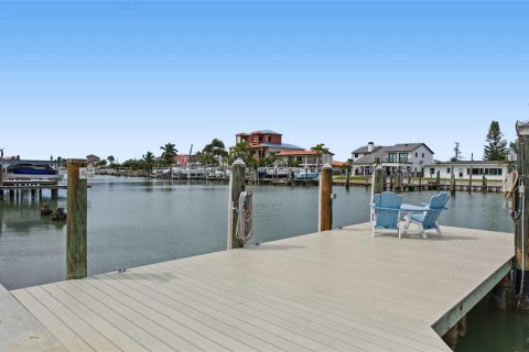 Villa ou maison à vendre à Madeira Beach, Floride: 3 chambres, 203.83 m2 № 2398821 - photo 24