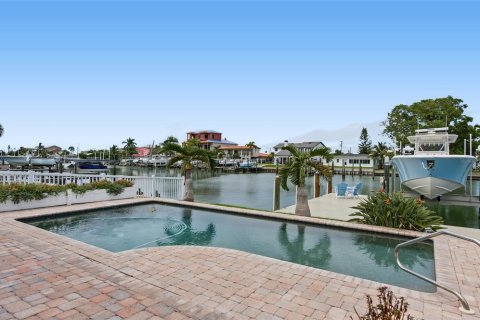 Villa ou maison à vendre à Madeira Beach, Floride: 3 chambres, 203.83 m2 № 2398821 - photo 15