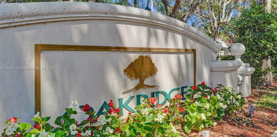 House in Hollywood, Florida 3 bedrooms, 153.1 sq.m. № 1828301