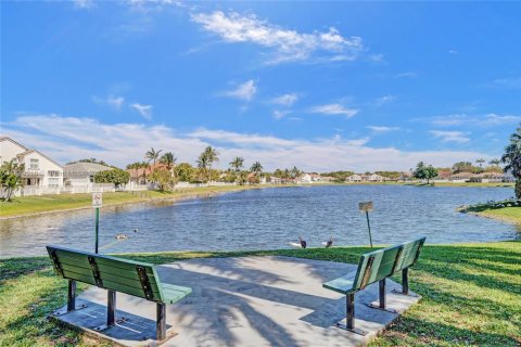 House in Hollywood, Florida 3 bedrooms, 153.1 sq.m. № 1828301 - photo 7