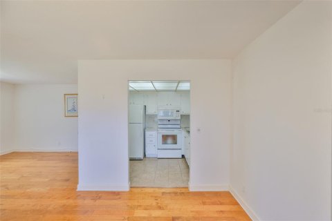 Condo in Sun City Center, Florida, 1 bedroom  № 1643400 - photo 12