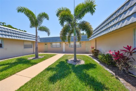 Condo in Sun City Center, Florida, 1 bedroom  № 1643400 - photo 3