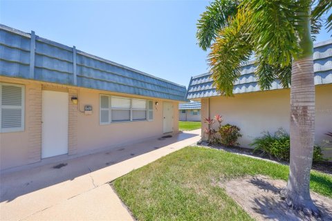 Condo in Sun City Center, Florida, 1 bedroom  № 1643400 - photo 4