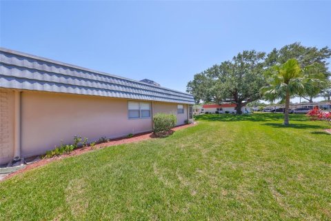 Condo in Sun City Center, Florida, 1 bedroom  № 1643400 - photo 5