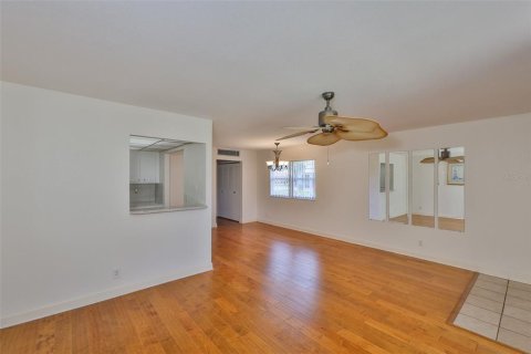Condo in Sun City Center, Florida, 1 bedroom  № 1643400 - photo 14