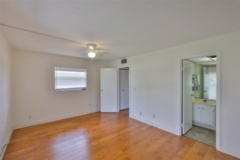Condo in Sun City Center, Florida, 1 bedroom  № 1643400 - photo 23
