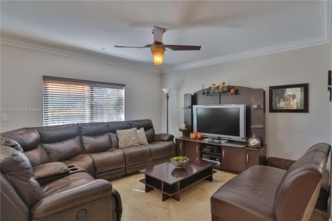 House in Homestead, Florida 4 bedrooms, 209.59 sq.m. № 1782034 - photo 5