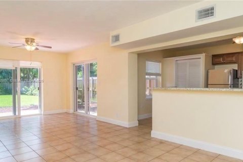 Immobilier commercial à vendre à Fort Lauderdale, Floride: 205.31 m2 № 1756862 - photo 7