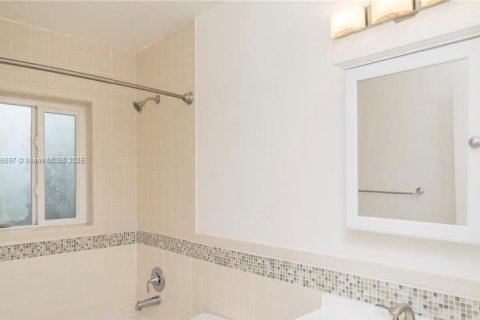 Immobilier commercial à vendre à Fort Lauderdale, Floride: 205.31 m2 № 1756862 - photo 17