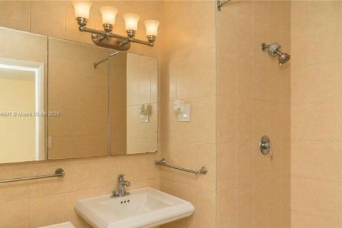 Immobilier commercial à vendre à Fort Lauderdale, Floride: 205.31 m2 № 1756862 - photo 13