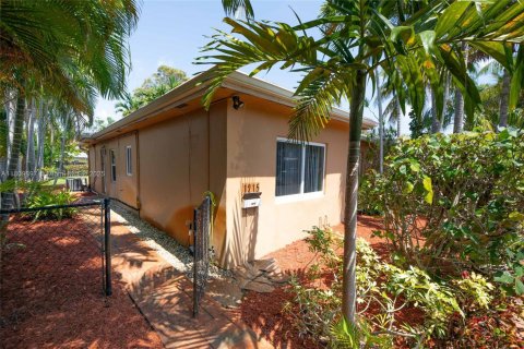 Immobilier commercial à vendre à Fort Lauderdale, Floride: 205.31 m2 № 1756862 - photo 3