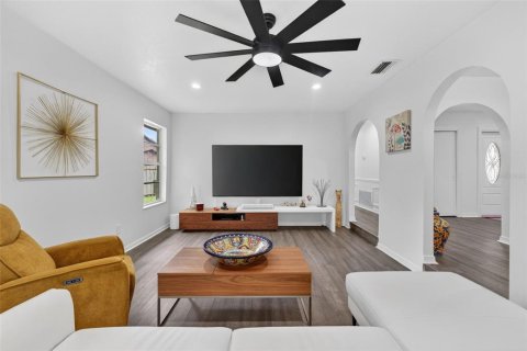 Casa en venta en Altamonte Springs, Florida, 4 dormitorios, 214.79 m2 № 2144566 - foto 6
