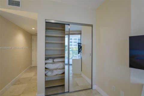Copropriété à louer à Hollywood, Floride: 2 chambres, 161 m2 № 2252551 - photo 26