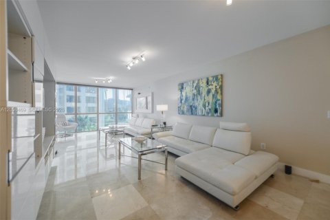 Copropriété à louer à Hollywood, Floride: 2 chambres, 161 m2 № 2252551 - photo 5