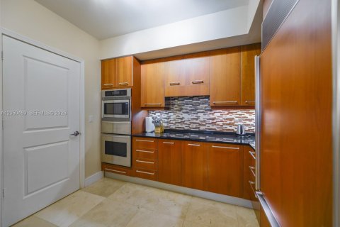 Copropriété à louer à Hollywood, Floride: 2 chambres, 161 m2 № 2252551 - photo 12