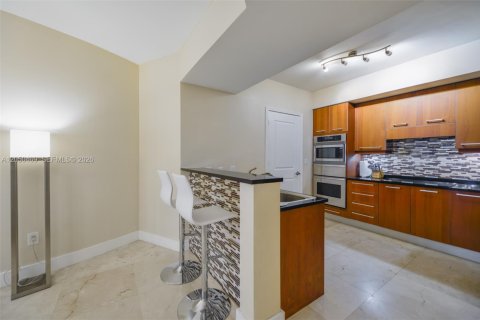 Copropriété à louer à Hollywood, Floride: 2 chambres, 161 m2 № 2252551 - photo 11