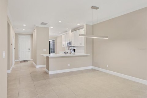 Condo in Bradenton, Florida, 2 bedrooms  № 1908680 - photo 10