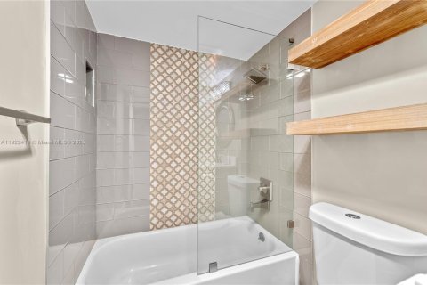 Купить кондоминиум в Форт-Лодердейл, Флорида 2 спальни, 92.9м2, № 1976339 - фото 17