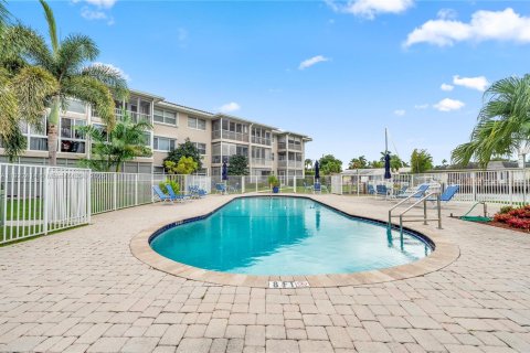 Купить кондоминиум в Форт-Лодердейл, Флорида 2 спальни, 92.9м2, № 1976339 - фото 24