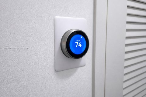 Condo in Hollywood, Florida, 2 bedrooms  № 2004511 - photo 4