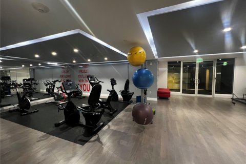 Condominio en alquiler en Miami, Florida, 1 dormitorio, 95.78 m2 № 1961621 - foto 16