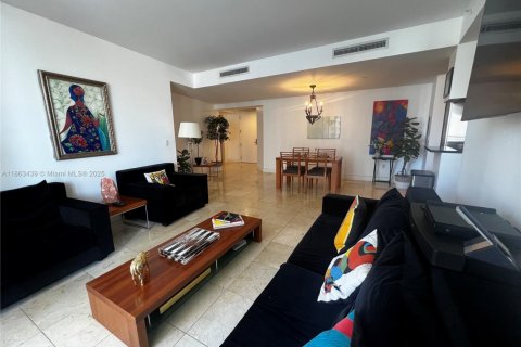 Condominio en alquiler en Miami, Florida, 1 dormitorio, 95.78 m2 № 1961621 - foto 1