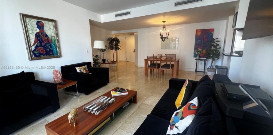 Condominio en Miami, Florida, 1 dormitorio № 1961621