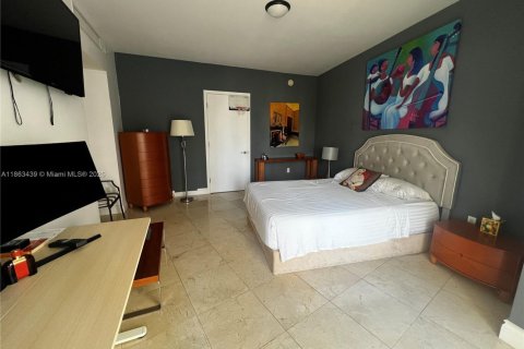 Condominio en alquiler en Miami, Florida, 1 dormitorio, 95.78 m2 № 1961621 - foto 6