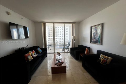 Condominio en alquiler en Miami, Florida, 1 dormitorio, 95.78 m2 № 1961621 - foto 5