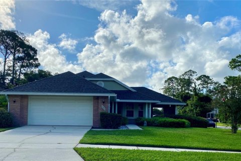 House in Daytona Beach, Florida 3 bedrooms, 210.61 sq.m. № 1338552 - photo 1