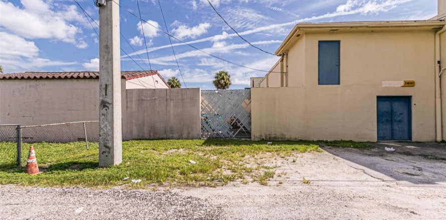 Tienda en Opa-locka, Florida № 1072565