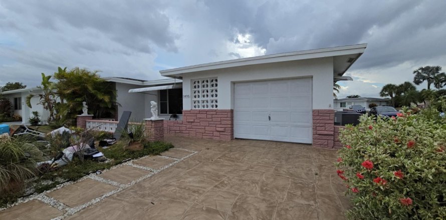 House in Margate, Florida 2 bedrooms, 147.44 sq.m. № 1226684